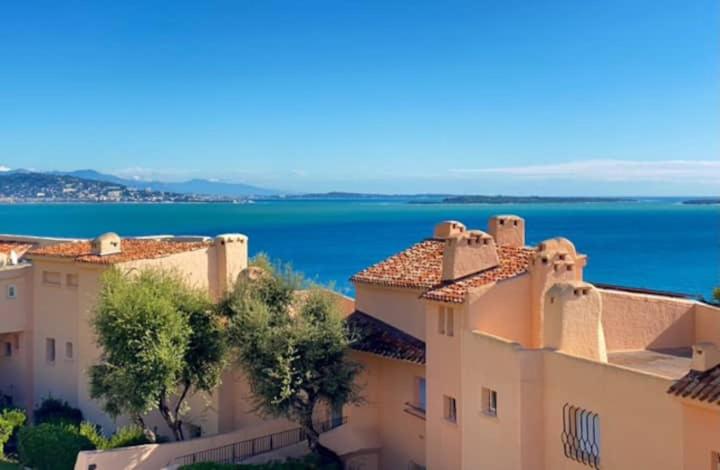L'Evasion Luxury Apartment Stunning Sea View - Swimming Pool - Parking - Ferienwohnung