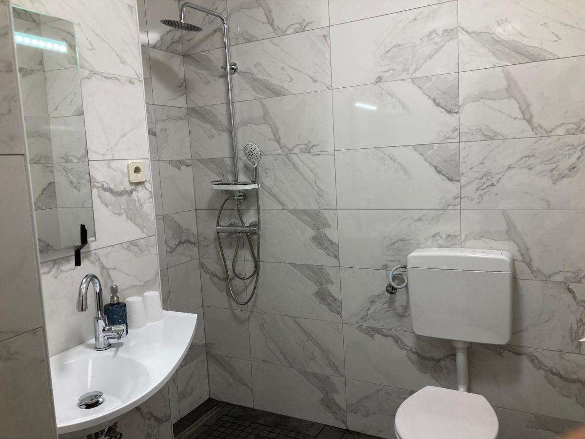 Appartamento con 1 Camera da Letto, Balcone e Vista Acqua