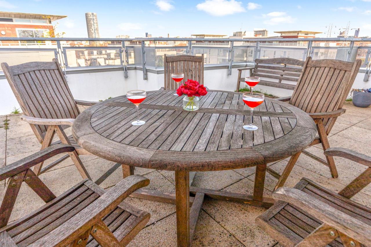 Luxury suite in stunning penthouse with city views - B&B