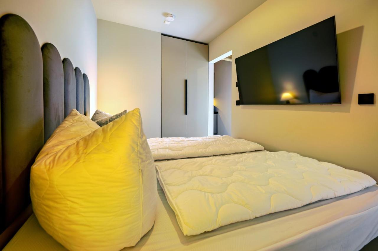 Suite with Lake View