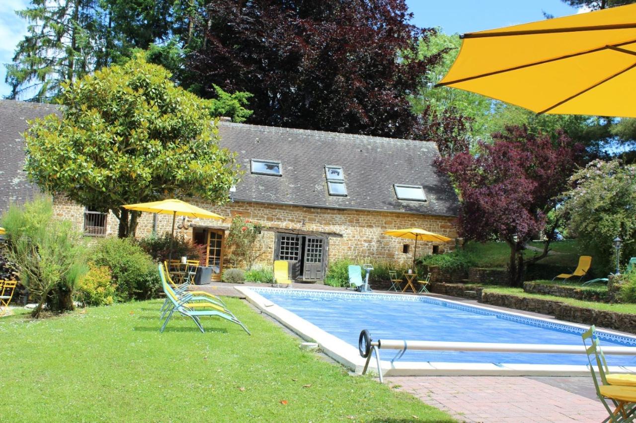 Epicéas, piscine, tennis, lac - Chambres d’hôtes