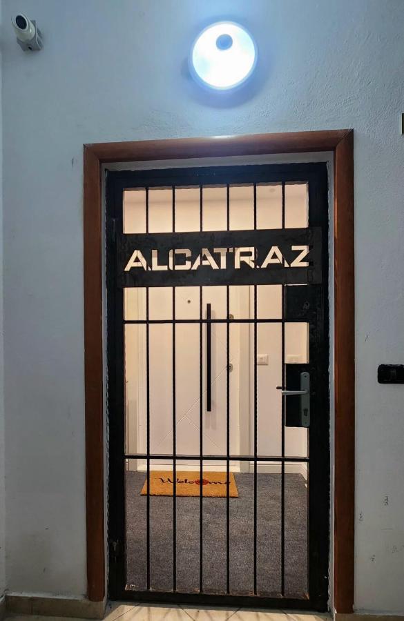Alcatraz Apartment Durres - B&B