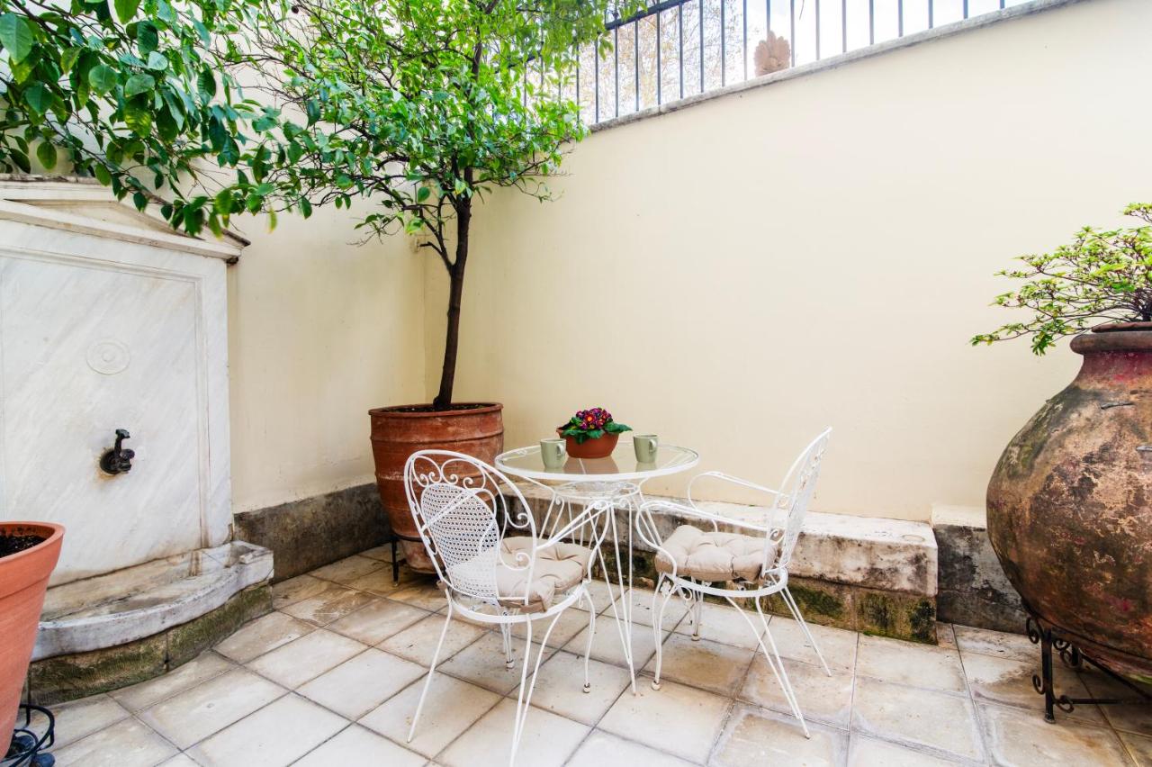 A36 Gateway to Plaka 400m 2 Syntagma Sunny patio - B&B Atene