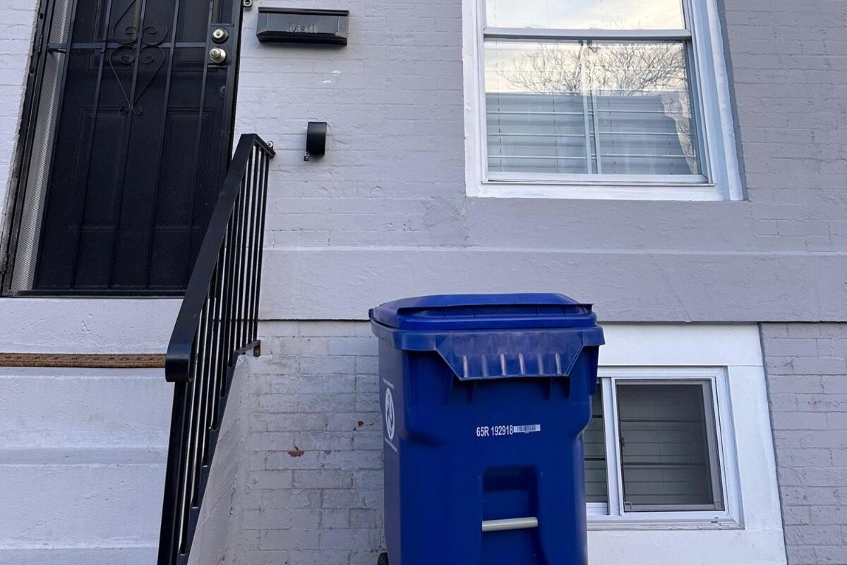 Modern Comfort in Historic East Baltimore Stylish 3BR Row Home - B&B