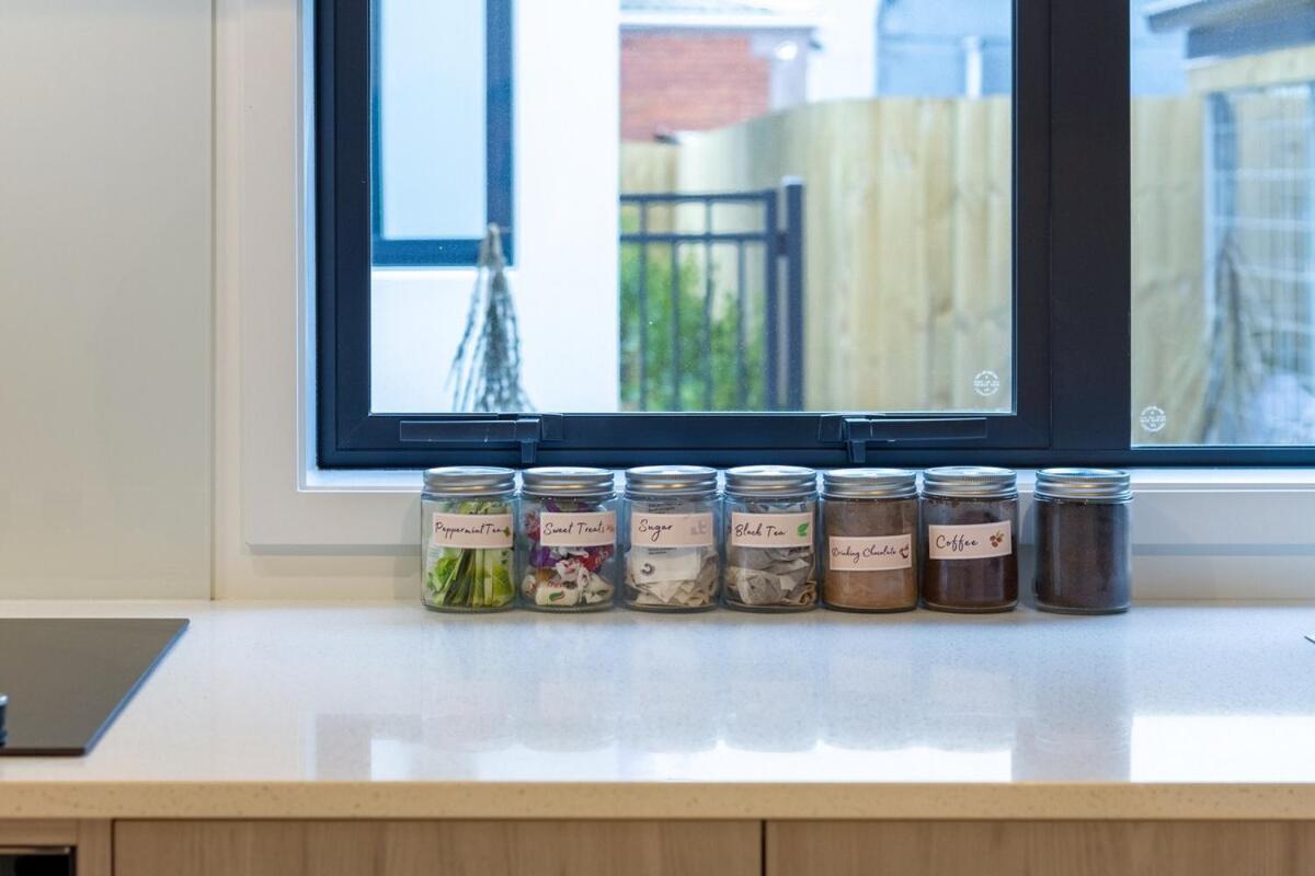 Modern Studio Retreat Prime City Fringe Location - Bed and Breakfast Christchurch