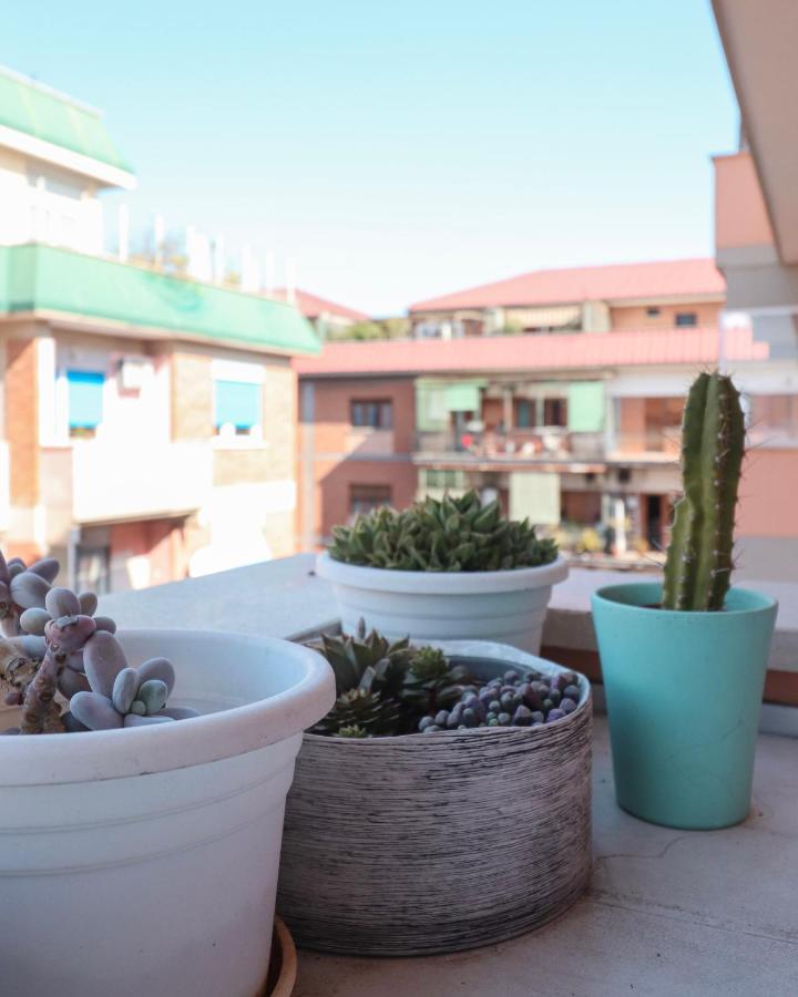 Elegant Chic Deluxe Apt - AC, Wifi, 5min Station - B&B Roma