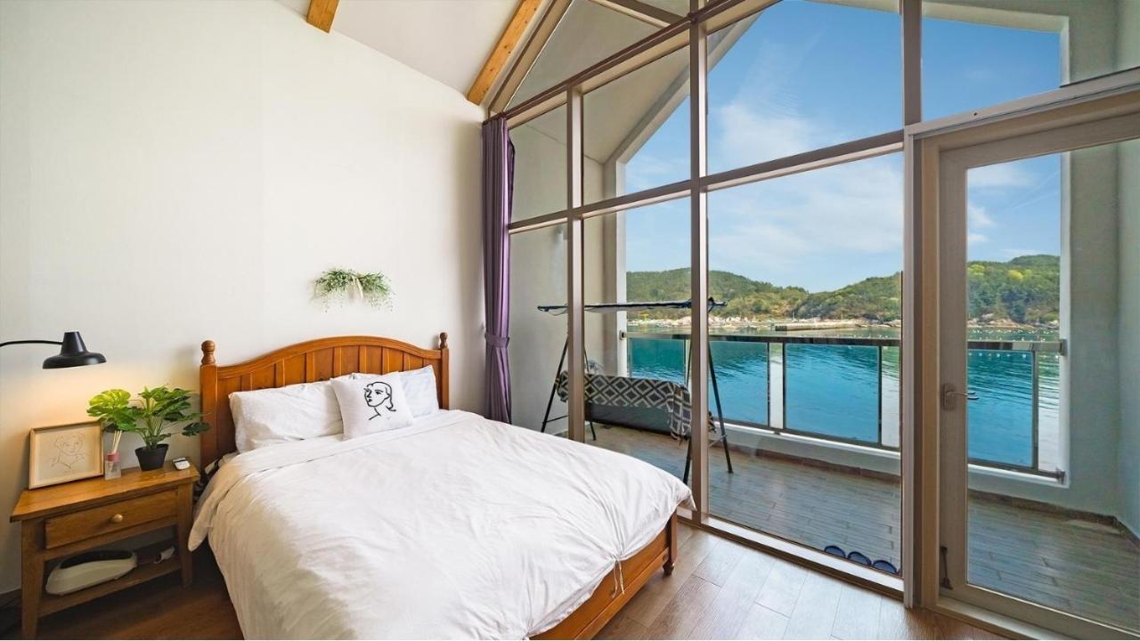 Tongyeong Maremio Oceanview Pension - Bed and Breakfast Tongyeong
