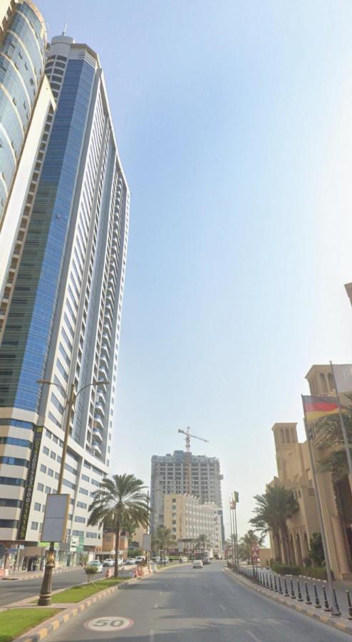 Sea view apartment with balcony - B&B Ajman
