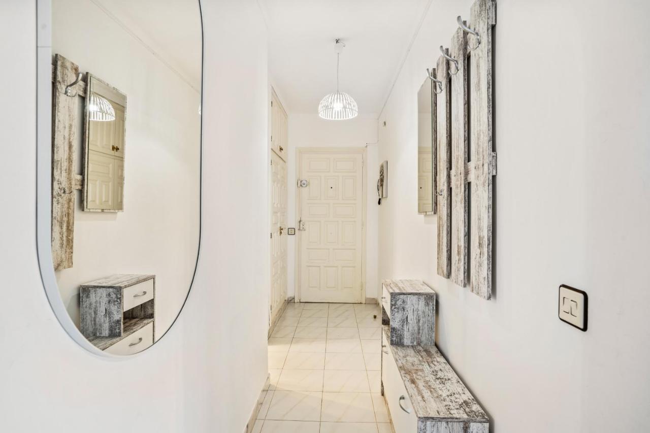 WELCS APARTAMENTO 226 EMP frente al Canal - Bed and Breakfast Empuriabrava