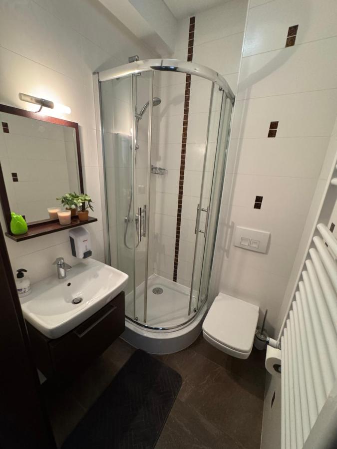 Kleines Zweibettzimmer