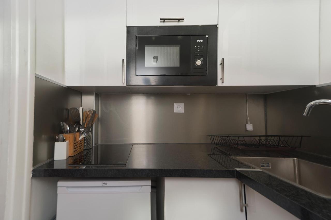 Saint Michel Quartier Latin With AC - B&B Paris