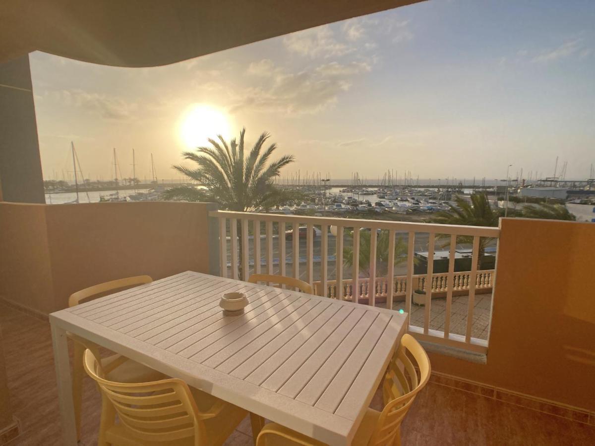 Apartamento de 2 dormitorios con terraza y vistas al mar