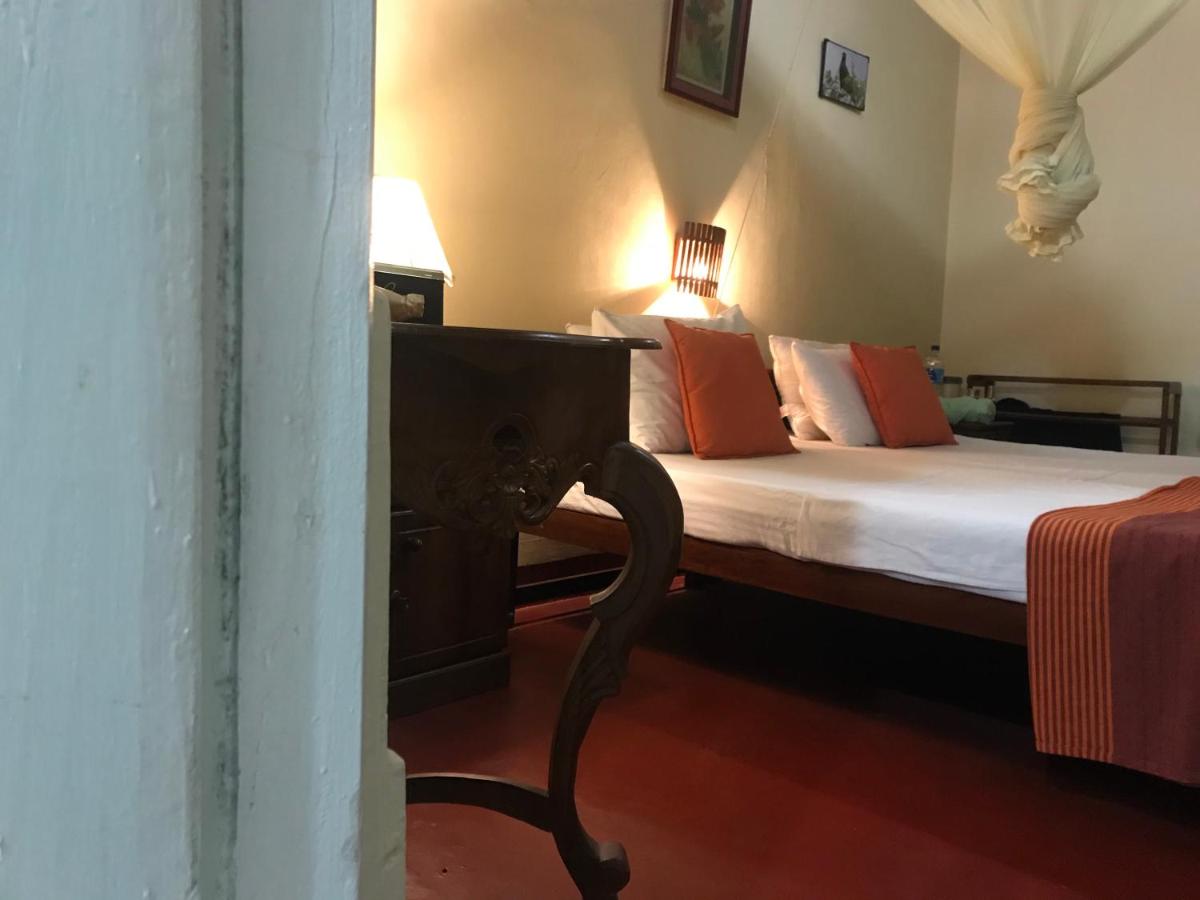 Doppelzimmer mit offener Veranda und Gartenblick