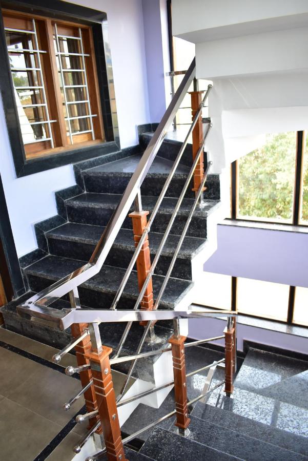 Everfresh High View Cottage Ooty - Bed and Breakfast Ooty