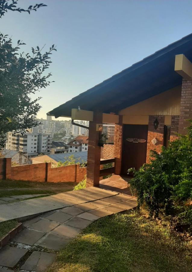 Casa Bela Serra, 5Q, localização 10, churrasqueira, wifi, jardim - B&B Bento Gonçalves