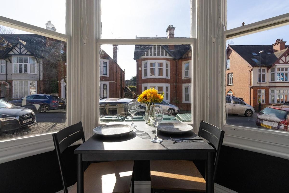 NEW! Central Studio, Free Parking, WiFi, 5 Min to Train Station - B&B Spon End