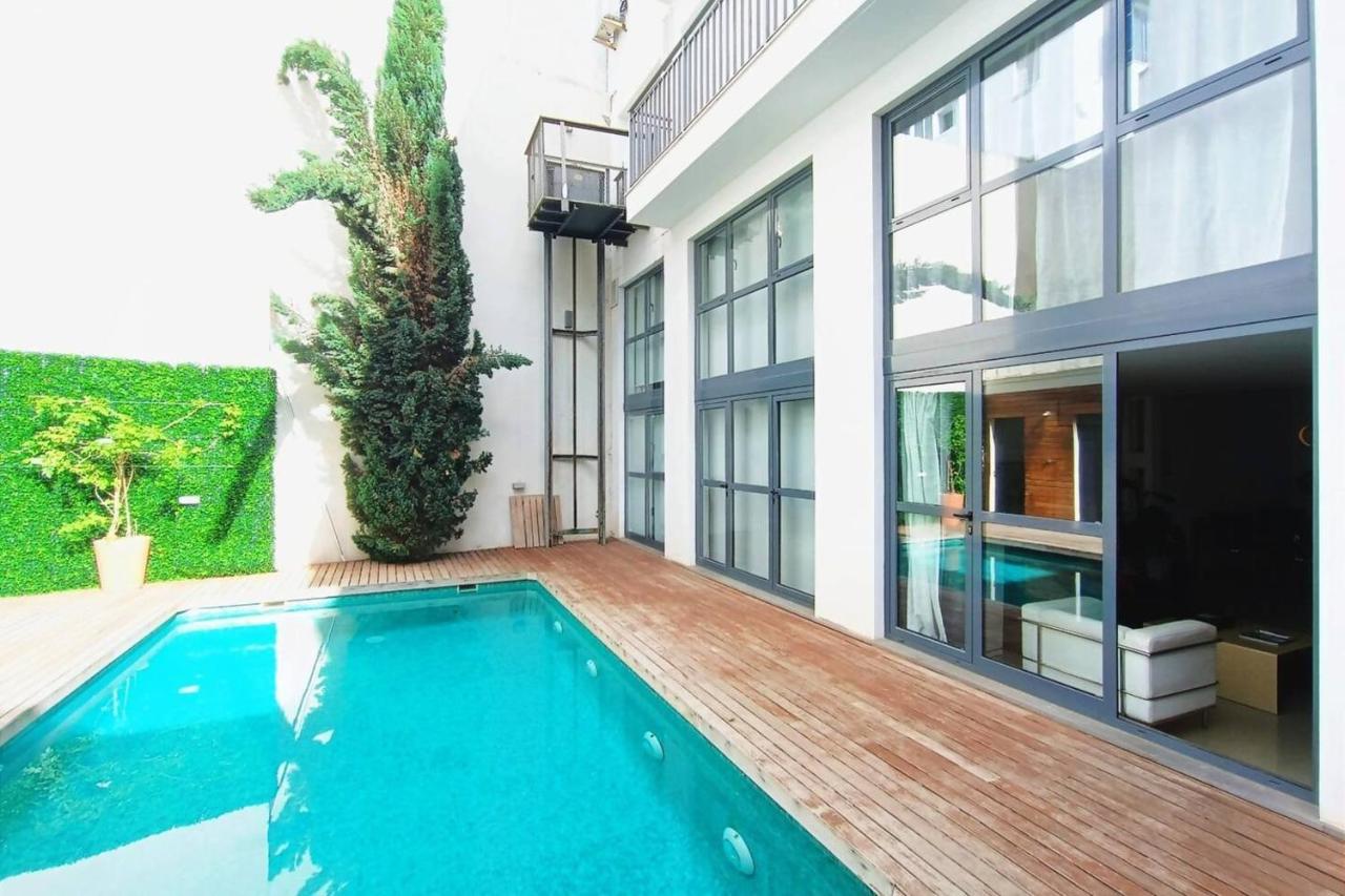 Apartment with Pool View 