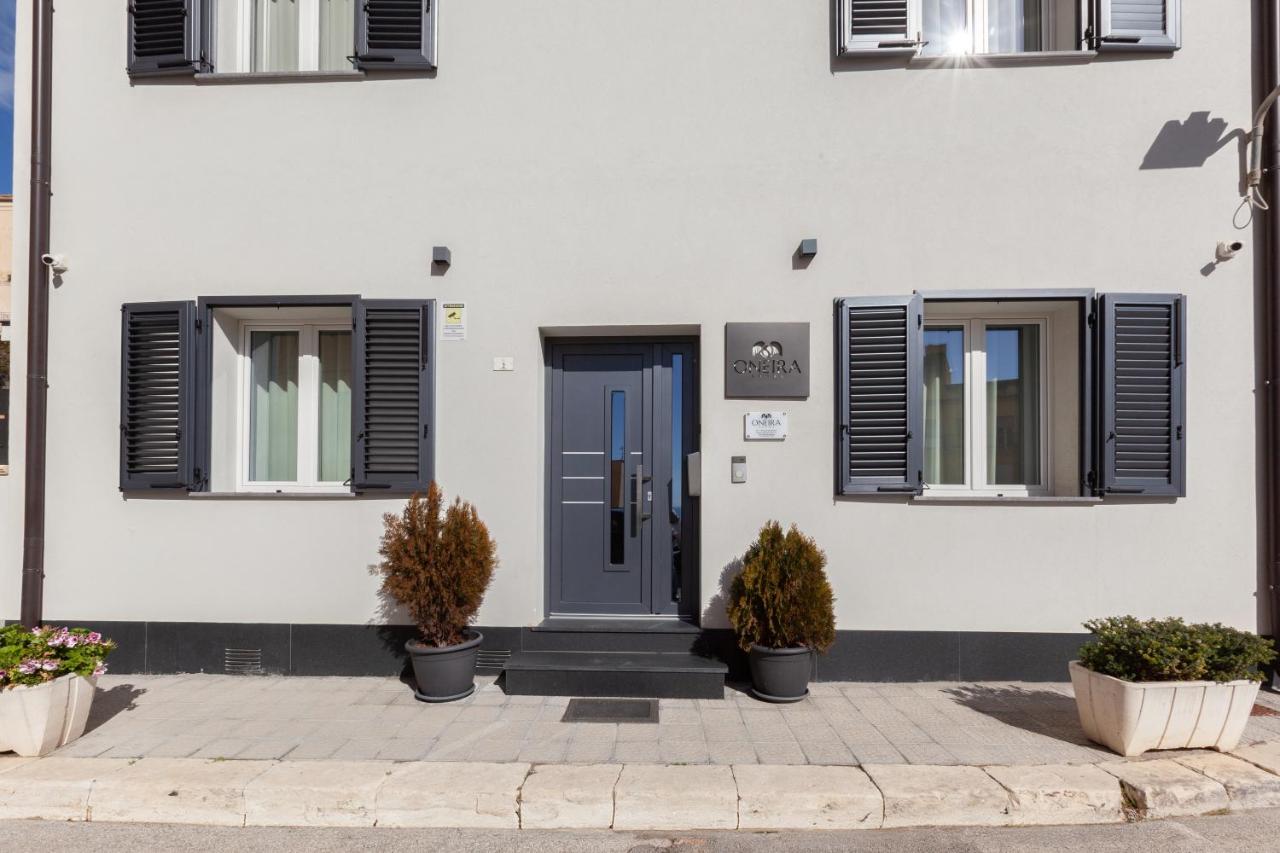 Oneira Rooms - B&B
