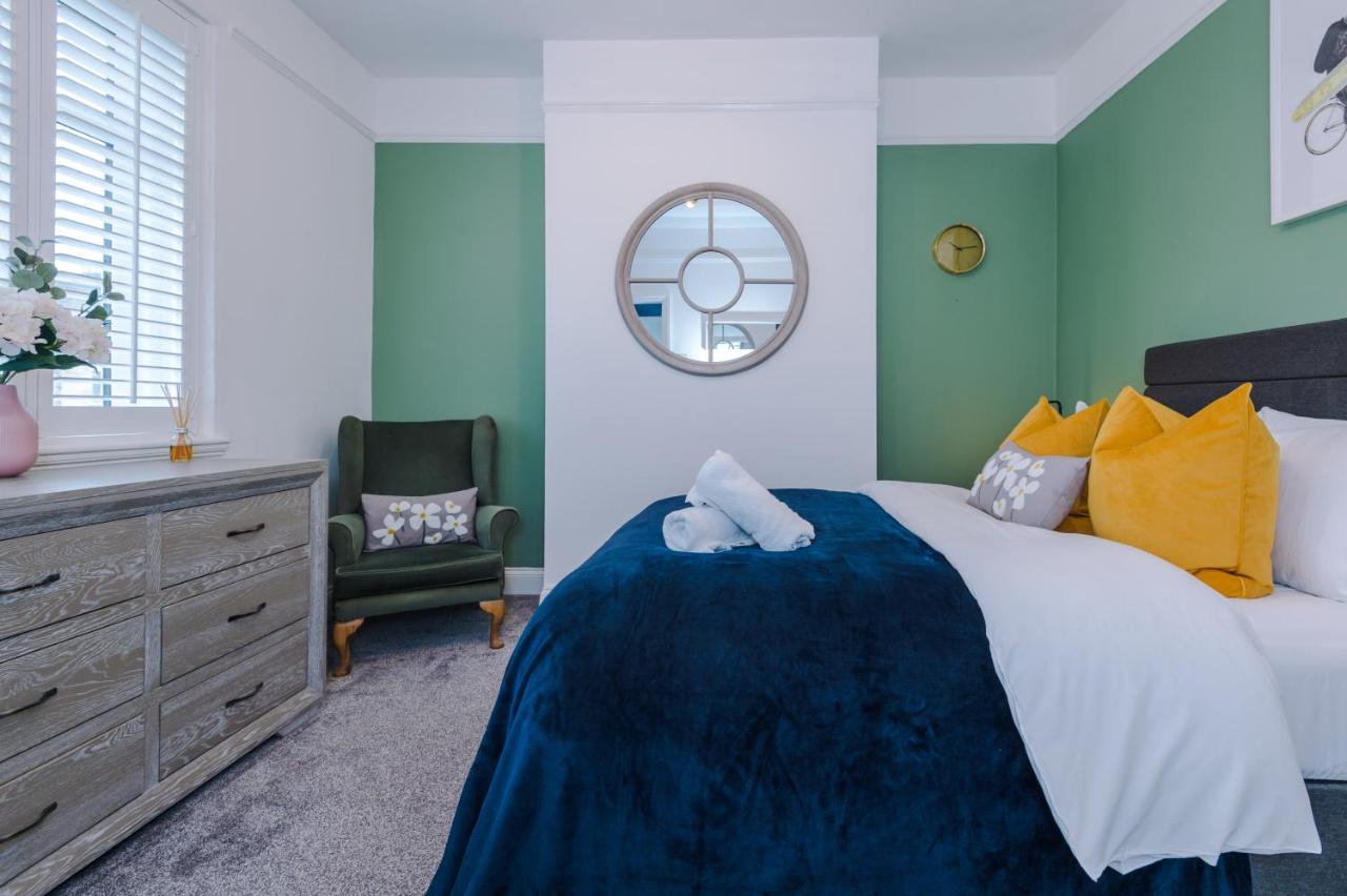 Incredible 5 Bedroom House with 7 actual Beds By PureStay - 3 min walk to Central Bath - Chambres d'hôtes Bath
