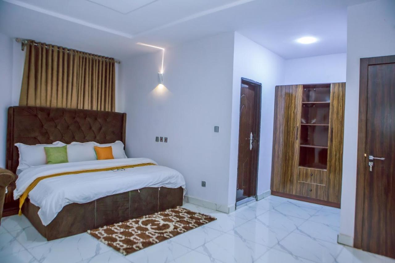 TAJ Suites - Bed and Breakfast Ado-Ekiti