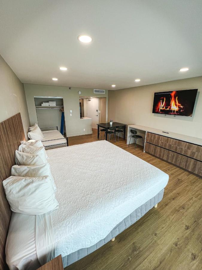 Shine Suites Studio 4 - Bed and Breakfast