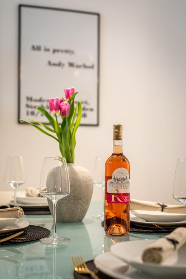 Apartment Nora - modern cozy apartment with FREE PARKING and TERRACE - Chambres d’hôtes Zadar