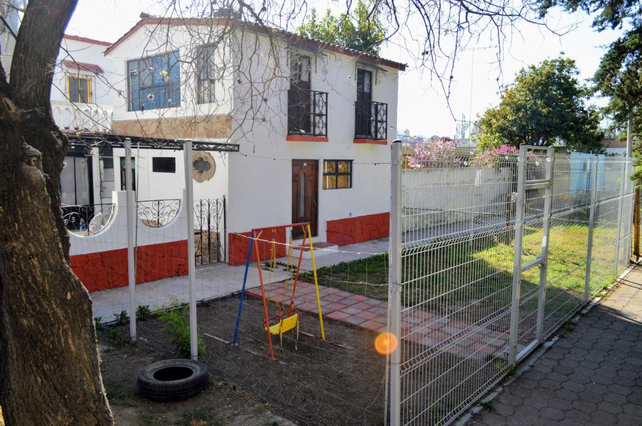Acogedora Casa con Jardín en Centro de Cd Sahagún - B&B