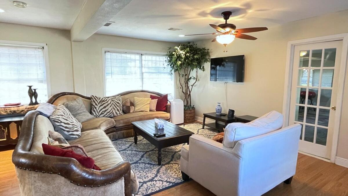 Quiet, Spacious, Historical District Home Near HOU Hobby Airport - Chambres d’hôtes Houston