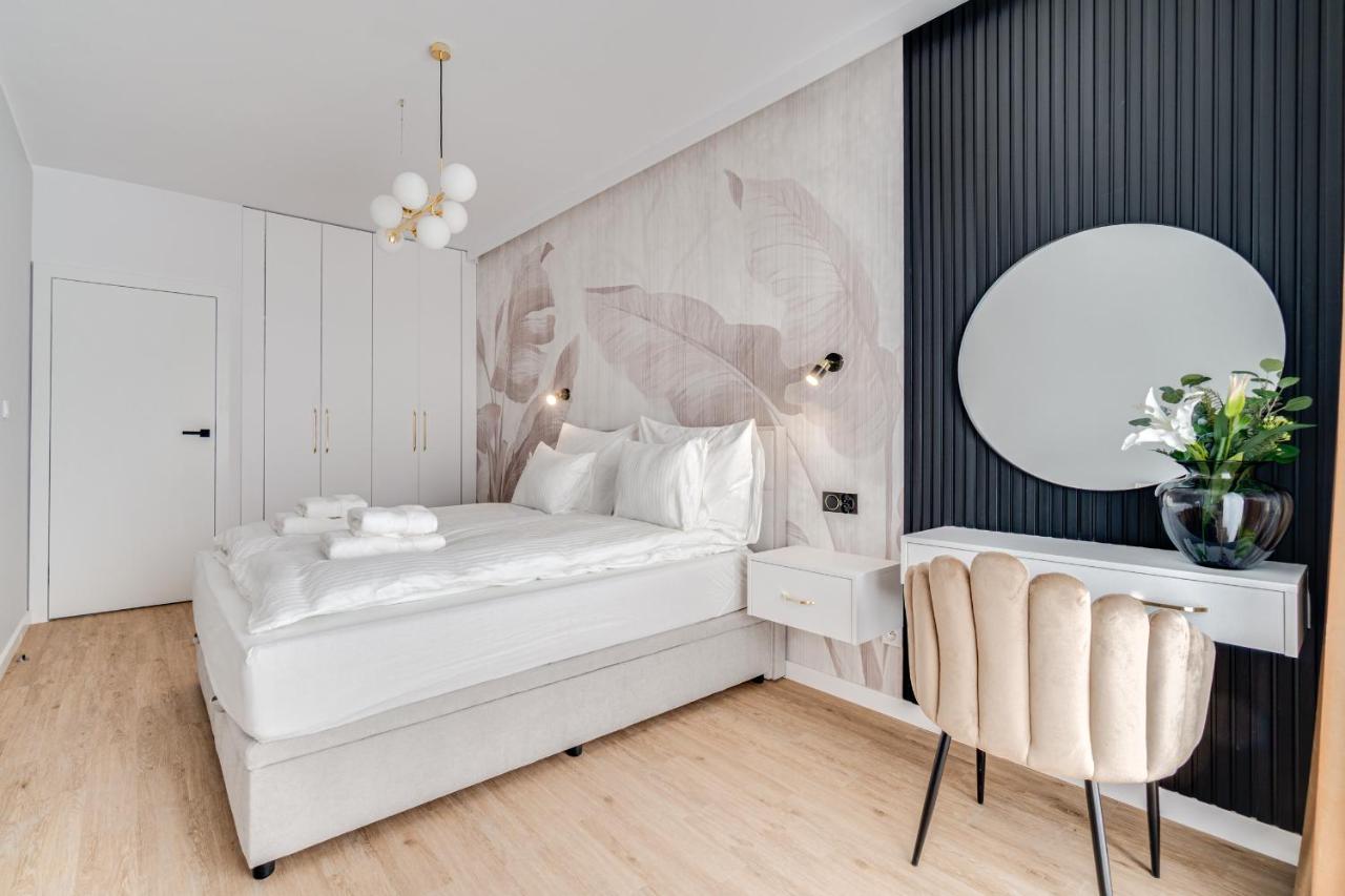 Deluxe One-Bedroom Apartment with City View
