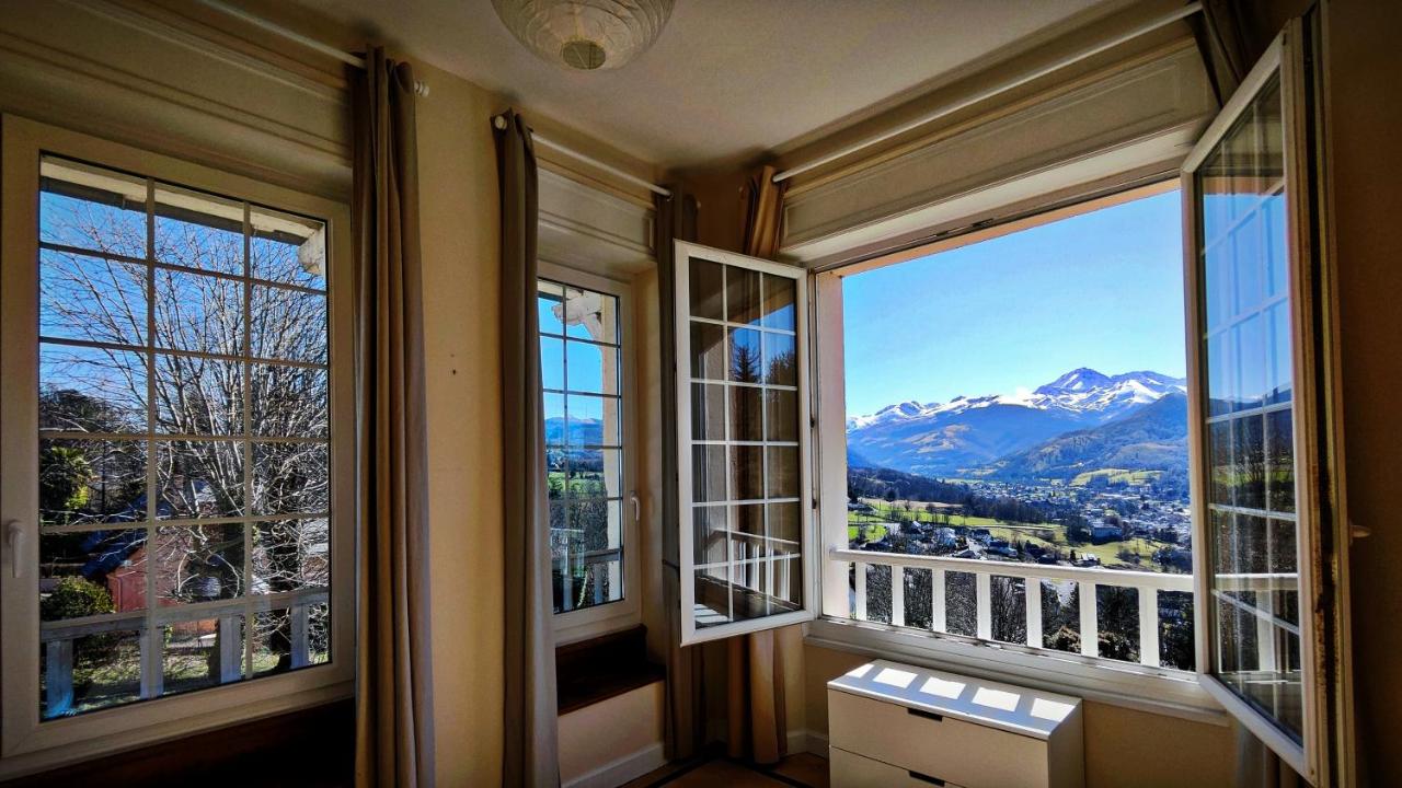 Family Room with Mountain View