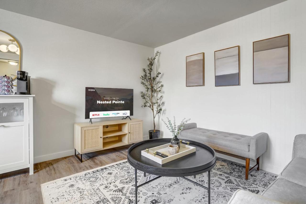 Nested Pointe Downtown w Workspace & Fire Pit - B&B Colorado Springs