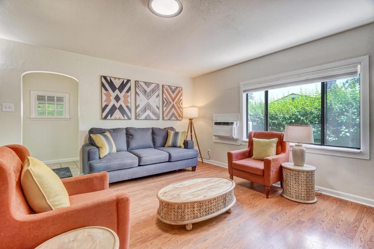 Urban Casita Cozy Family House w BBQ Fire Pit - Ferienwohnung Colorado Springs