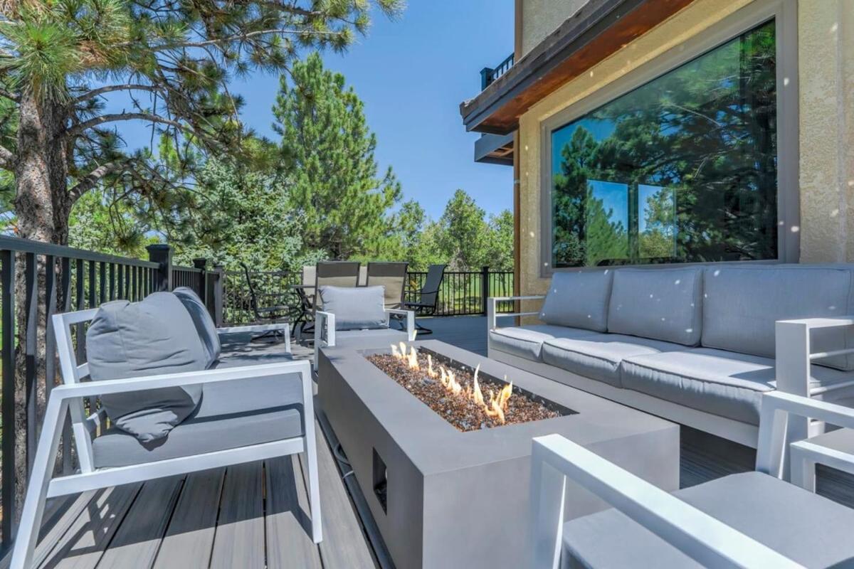 Oak Hills Clubhouse Ping-Pong BBQ & Fire Pit - Chambres d’hôtes Monument