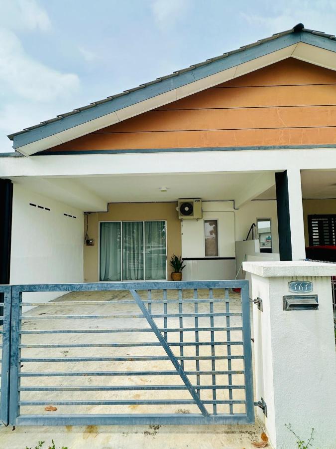 Cozy All Four Bedroom with Aircond Stay wifi and Netflix - B&B
