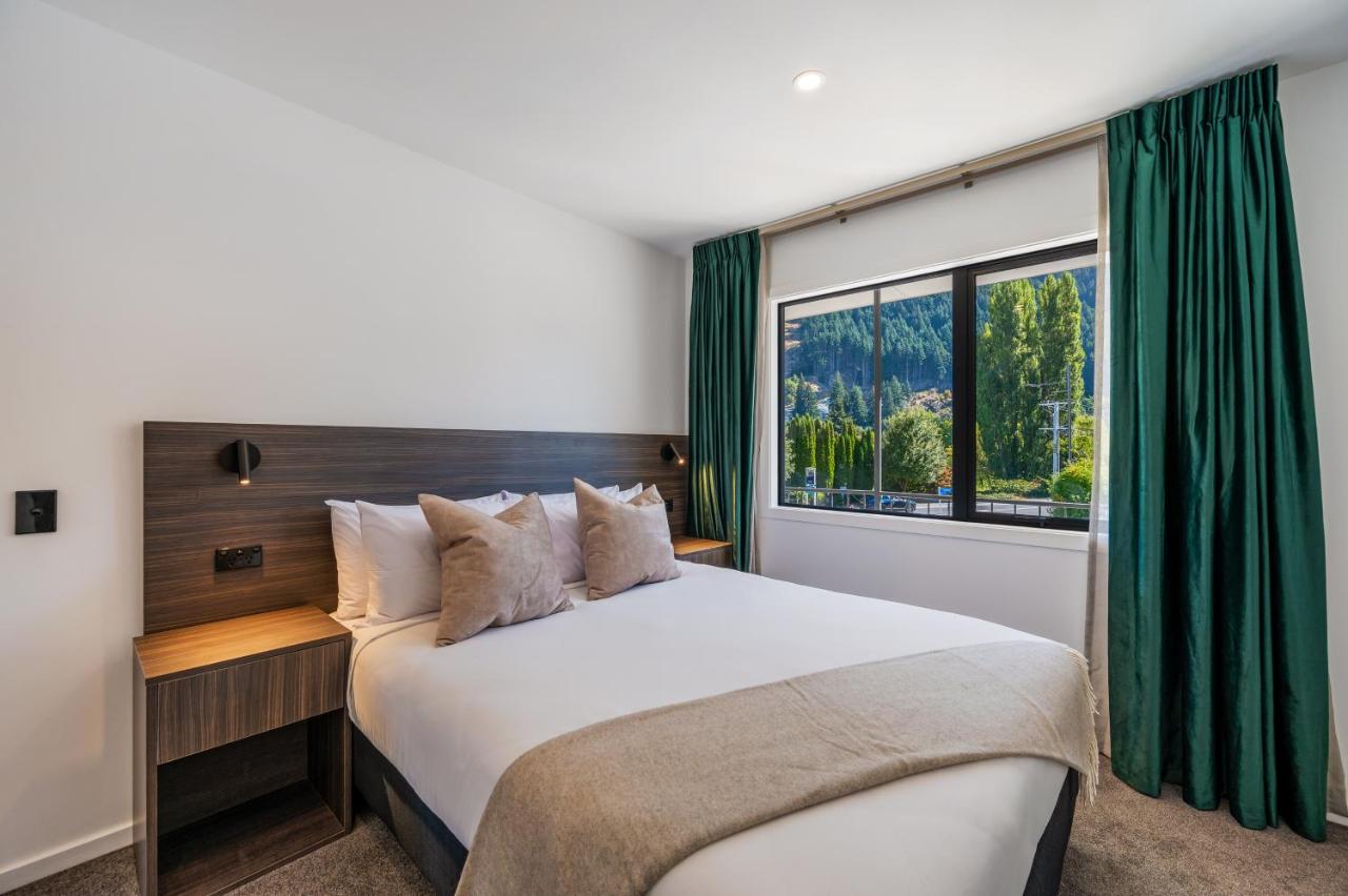 Luxe One Bedroom Suite with Mountain View