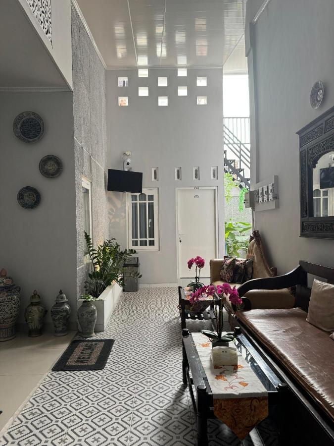 Sultan Agung Homestay - Bed and Breakfast