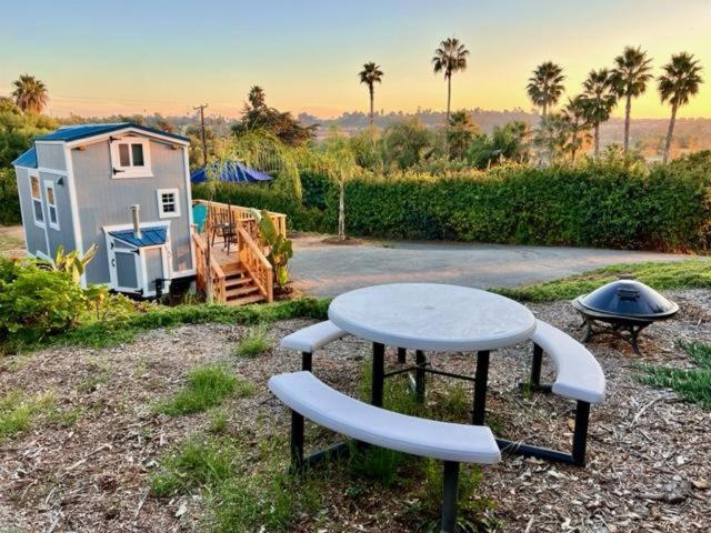 Tiny House on private large property - B&B