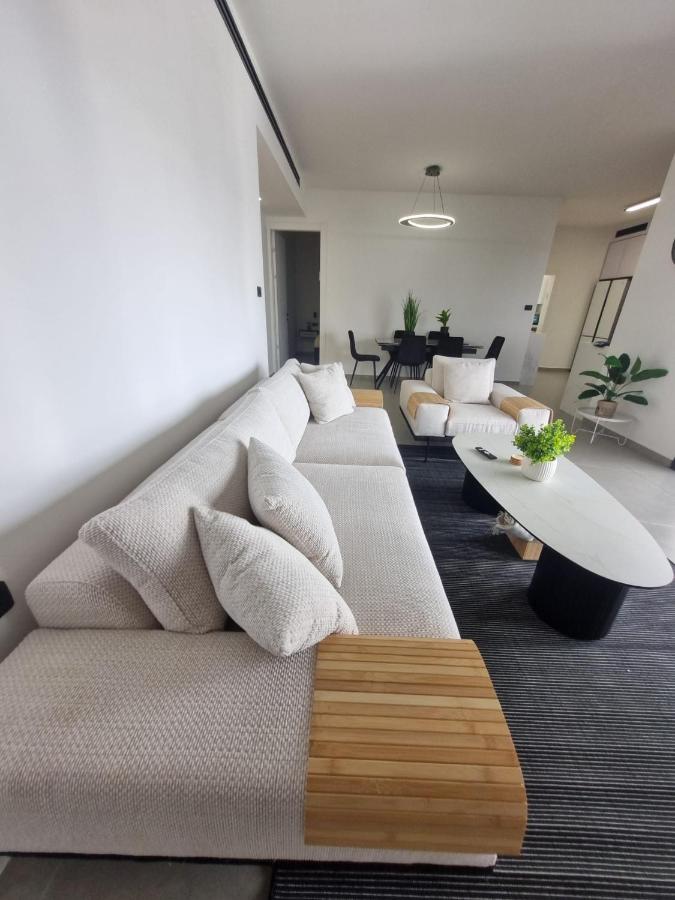 chic boutique penthouse walk to the beach ashdod - B&B Asdod