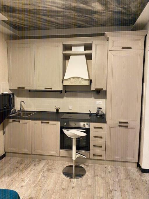 Appartamento SOLO 1 camera da letto soggiorno con angolo cottura completo e bagno Tutto ad uso esclusivo max 2 persone - Bed and Breakfast