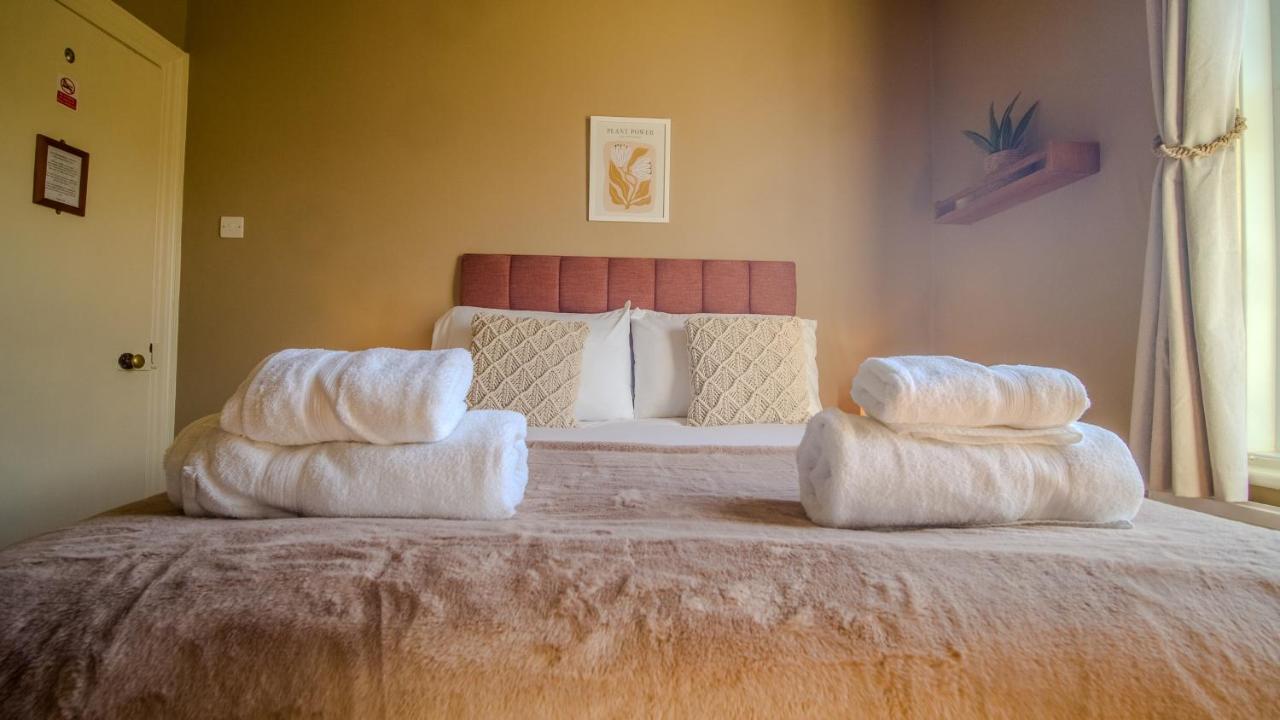 Small Double Room with Shared Bathroom