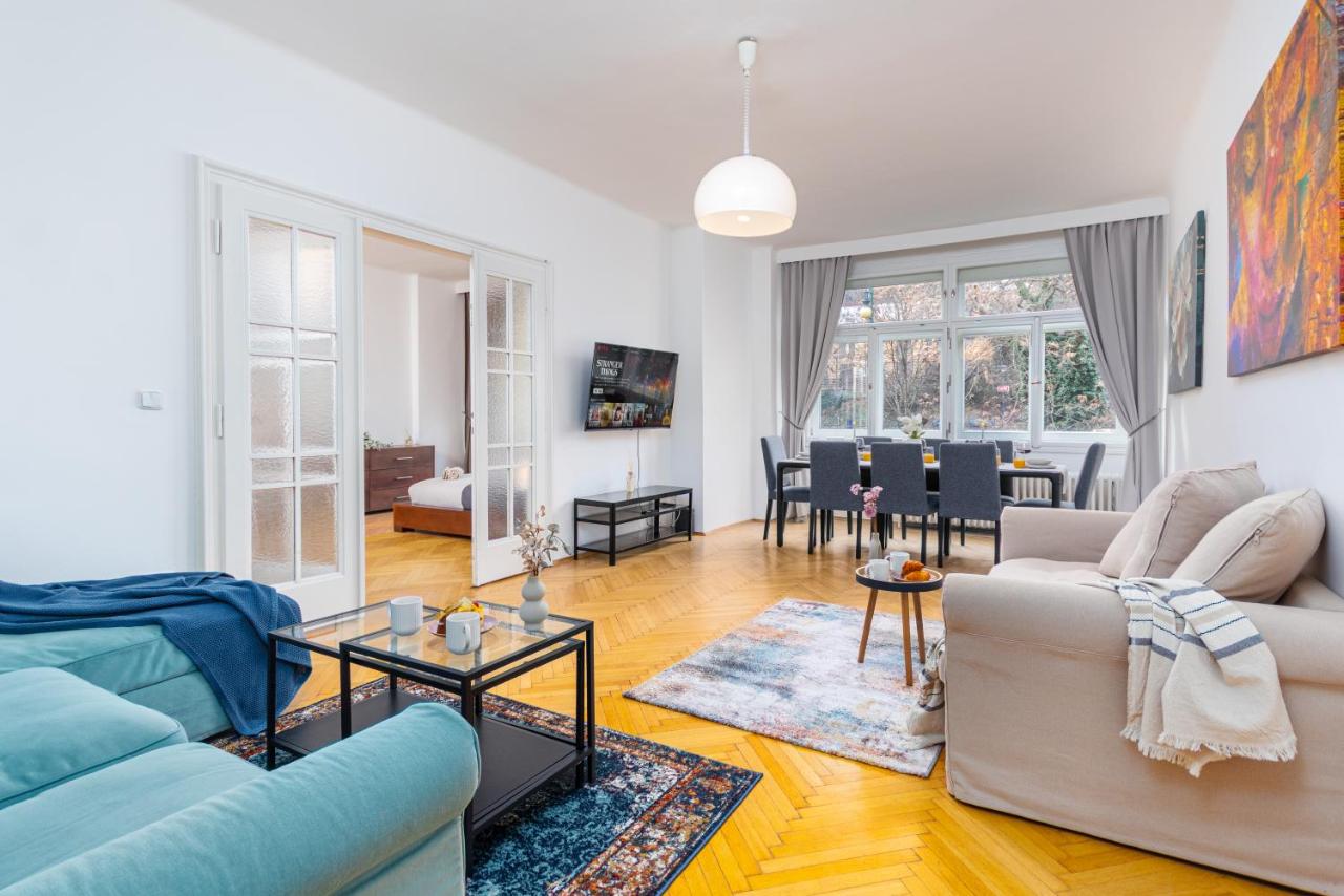 Charles Bridge Historic Centre Elegant Spacious Apartment - Bed and Breakfast Praag