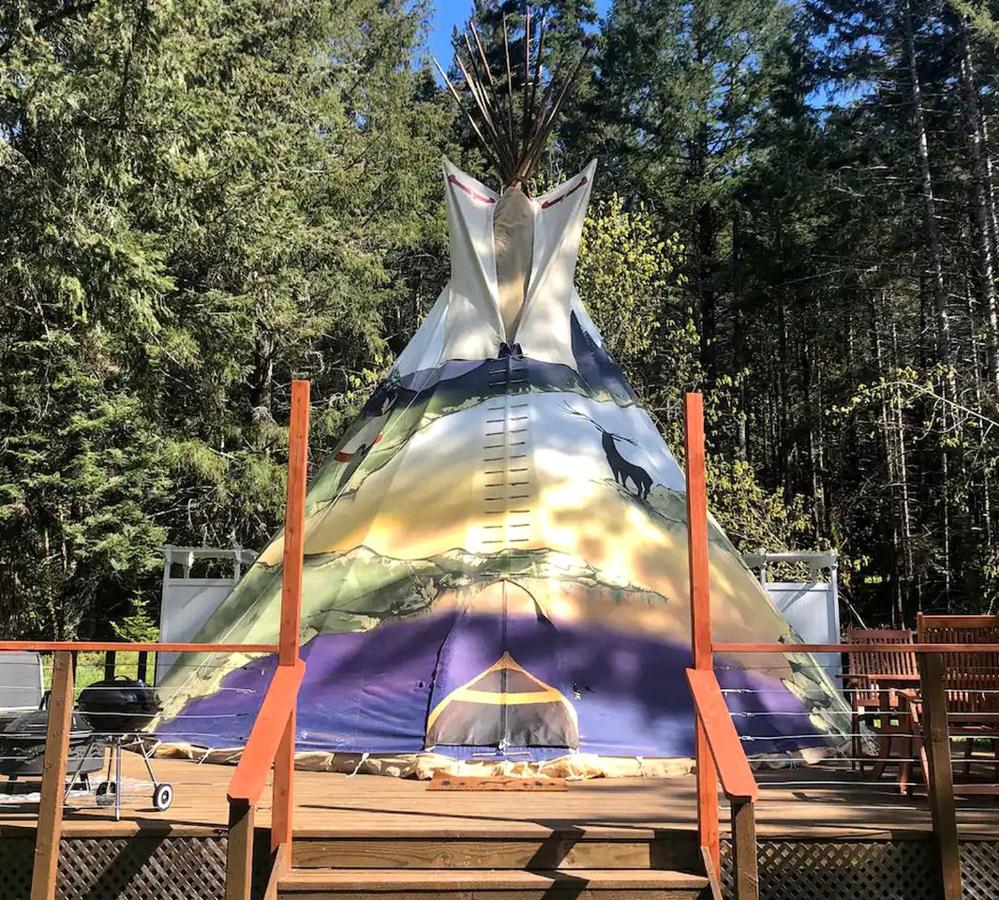 Luxury Tipi located in Wolf Creek, Oregon - B&B Wolf Creek