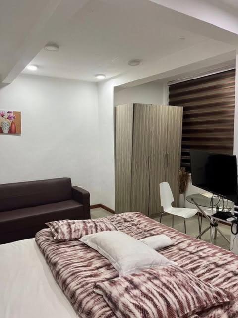 Deluxe Queen Suite
