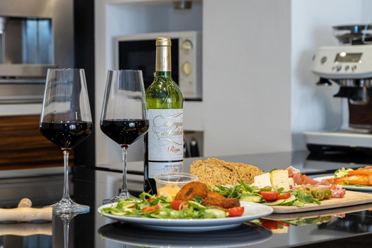 Luxury Penthouse with Private Roof Terrace - B&B Manchester