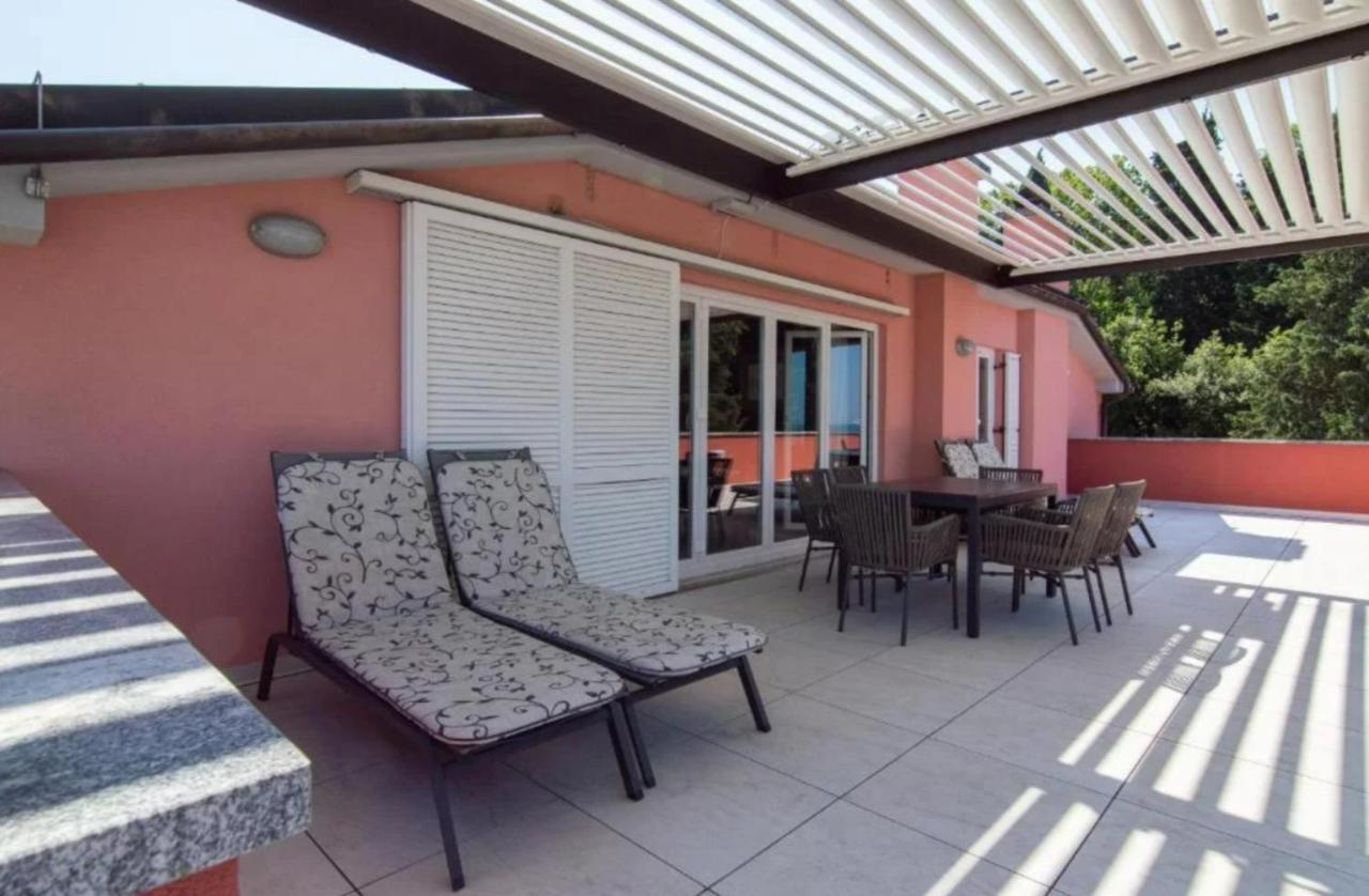 Marina Residence Seaview Penthouse BURIN 120 - B&B