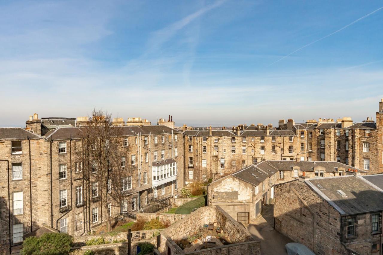 Dragon Suites Luxury Apartments at 9 Albyn Place - B&B