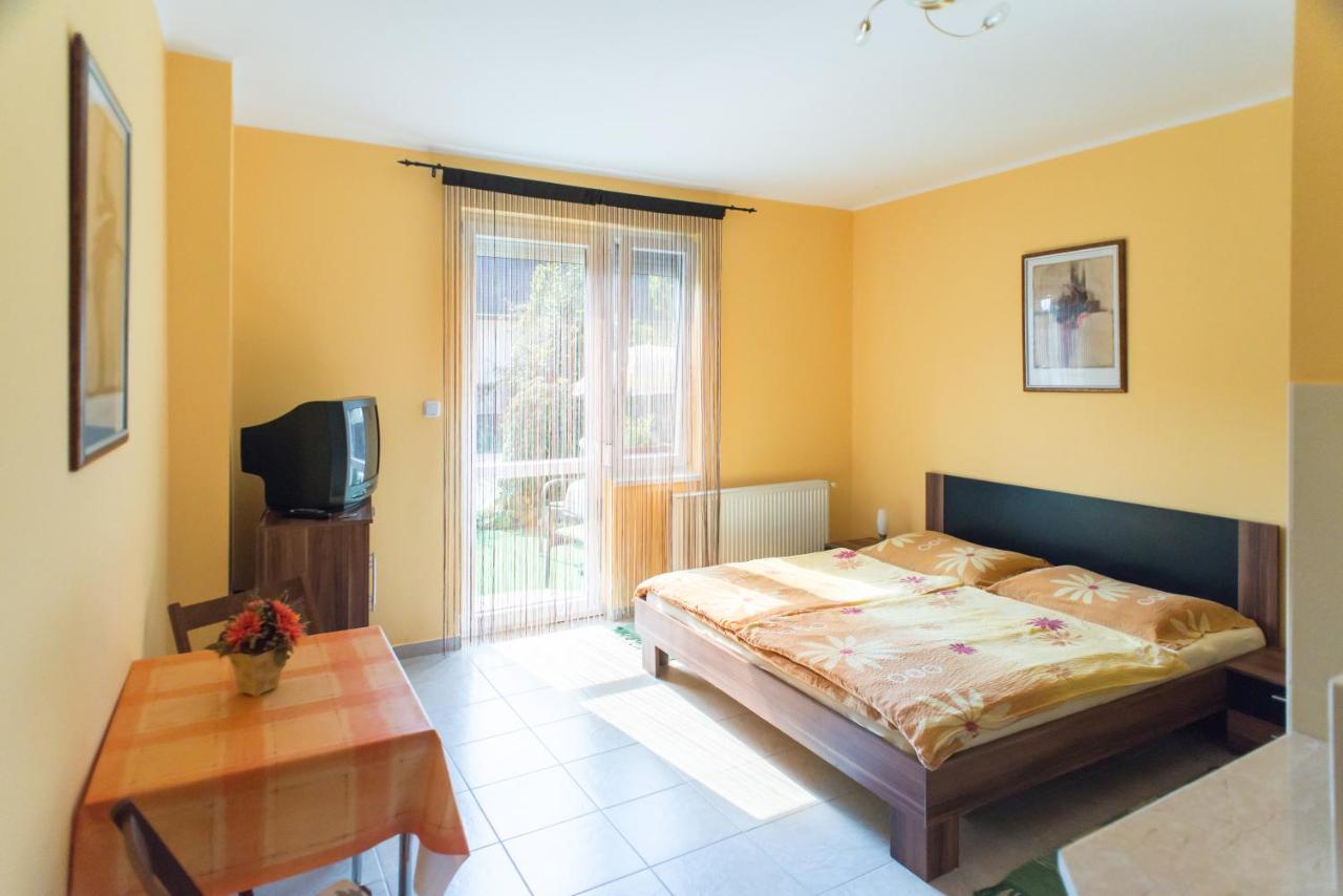 Apartment with Terrace (2 Adults)