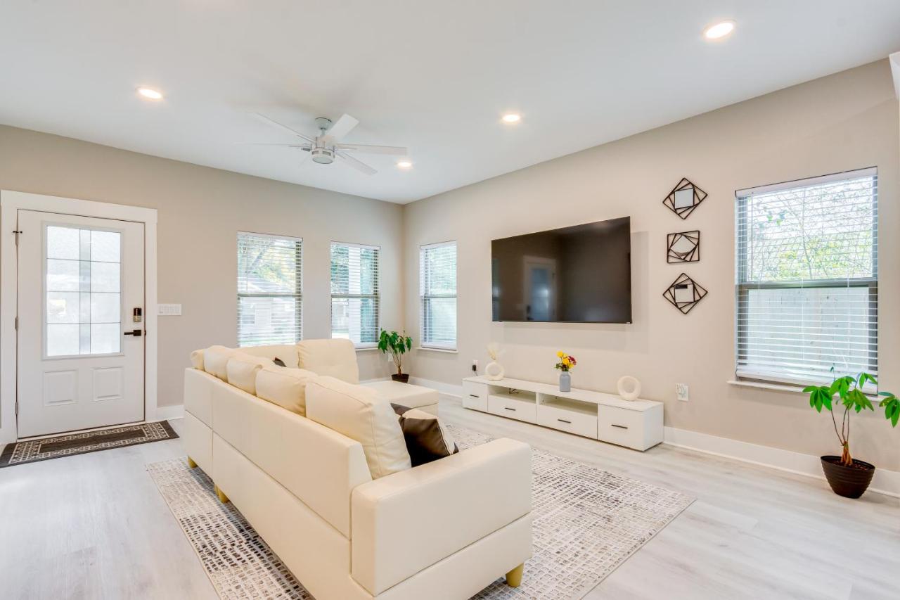 Pet-Friendly Pensacola Home Central Location - B&B