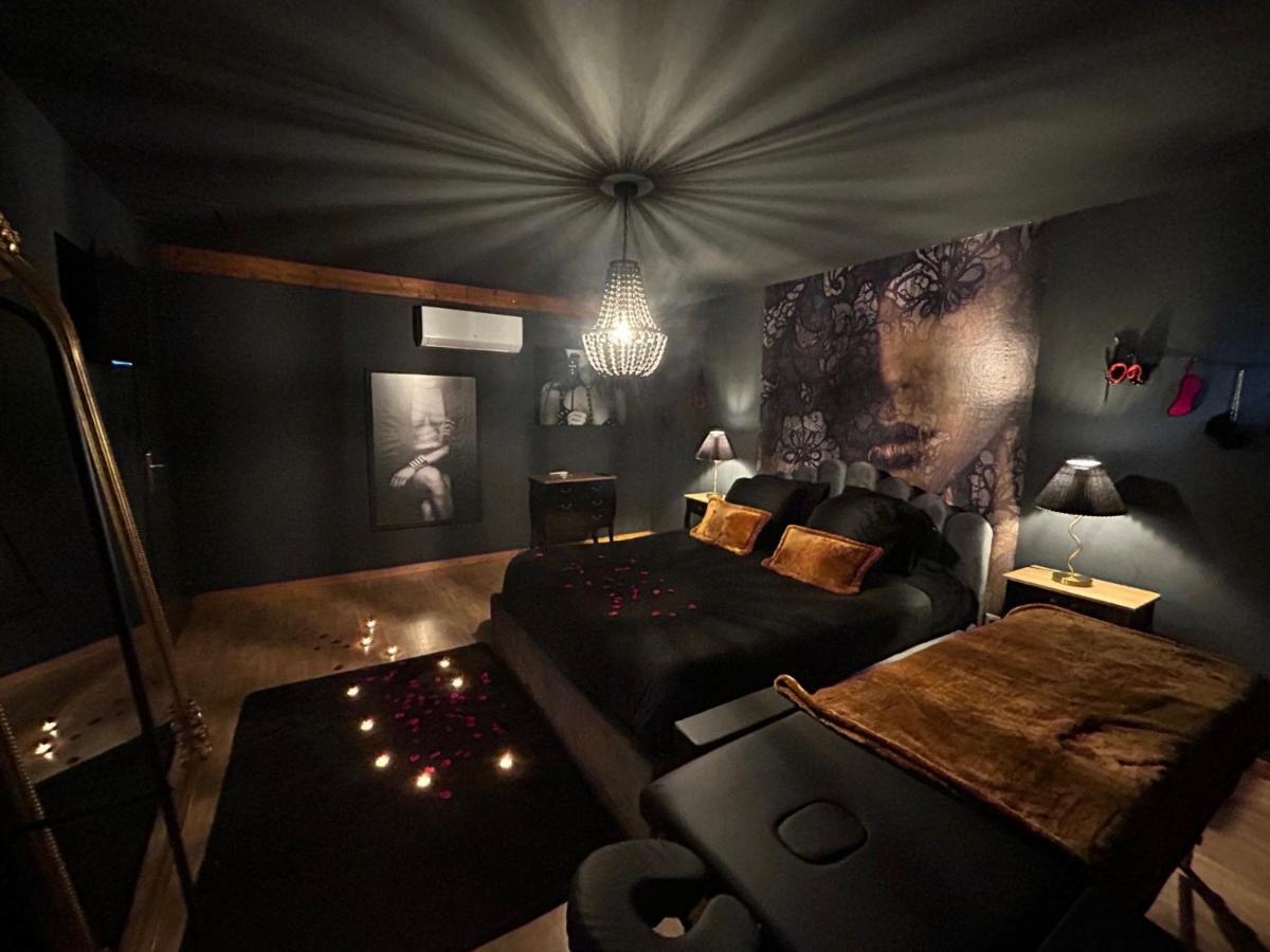 Love Room Au domaine Insolite - B&B