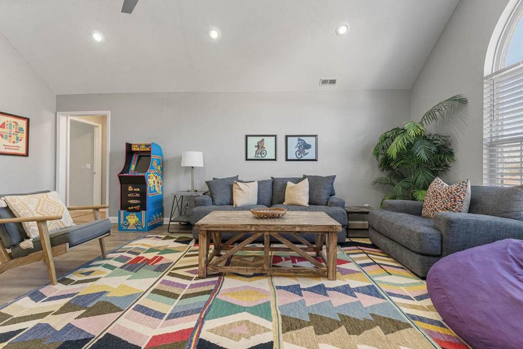 Coler House Cyclist Retreat with Hot Tub - Ferienwohnung